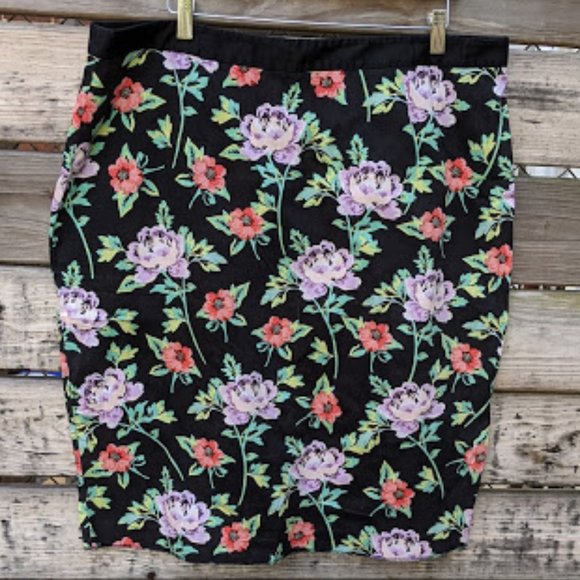 Dorothy Perkins Dresses & Skirts - Dorothy Perkins Floral Pencil Skirt Size 18